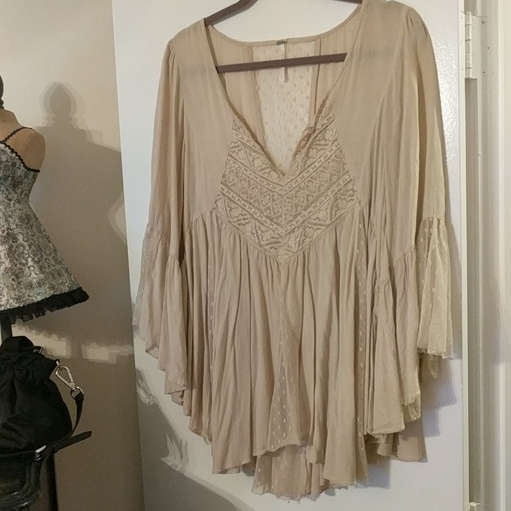 Bell sleeve top